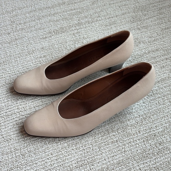 Coach Bone Color Pump Heel - Picture 3 of 9